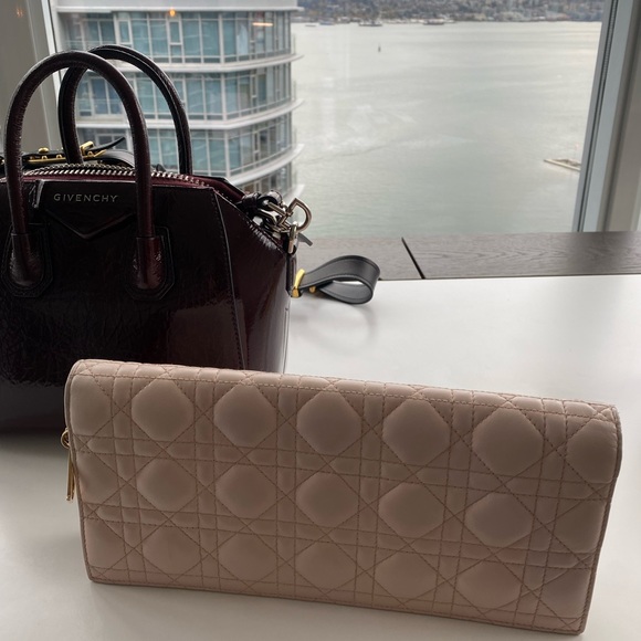 Authentic Lady Dior Pouch. Baby lamb in baby pink. Champagne colour chain. - Picture 5 of 7